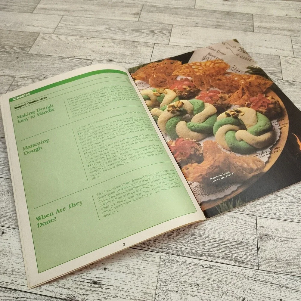 Better Homes and Gardens Holiday Cookies and Candies Cookbook 1986 Recipes